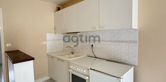 Location Appartement 2 pièces 47m² LA ROCHE SUR YON 85000 - Photo 2