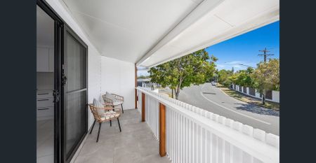 Modern Coastal Townhouse in Central Palm Beach - Photo 3