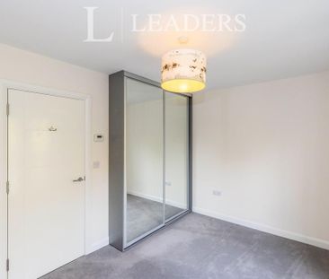 2 bedroom semi-detached house to rent - Photo 3