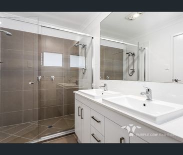 Modern Family Living in the Heart of Bellbird Park. - Photo 2