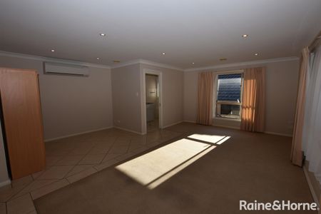 Family Home in Central North Orange, Designed for the Sun & It's Energy Efficient with Solar Panels - Photo 5