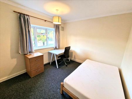 4 bedroom end of terrace house to rent - Photo 3