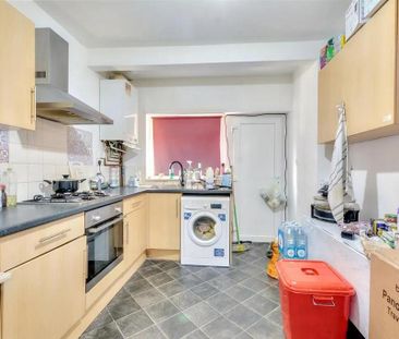 2 bedroom end of terrace house to rent - Photo 6