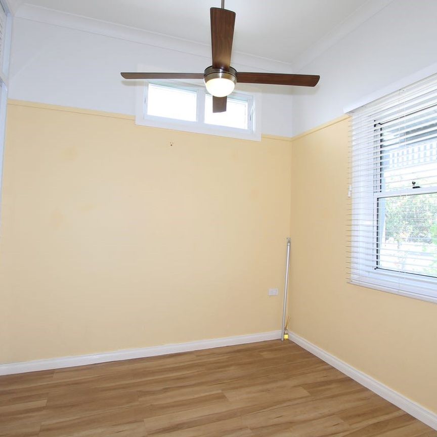 Quaint Cottage, Convenient Location - Photo 1