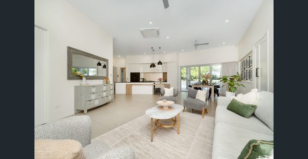 Spacious 5 Bedroom Home with Pool in the Fairways Estate - Photo 1