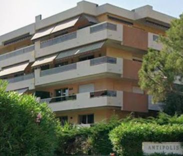 Location Appartement 1 pièce 36m² ST LAURENT DU VAR 06700 - Photo 2