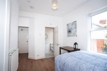 1 bedroom in a house share to rent - Photo 3