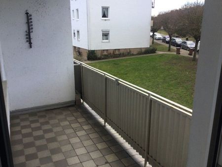 Renovierte 3-Zimmer-Wohnung mit Balkon und Einbauküche! - Photo 3