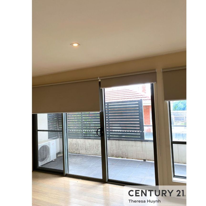 - Modern Apartment in Central Springvale - Photo 1