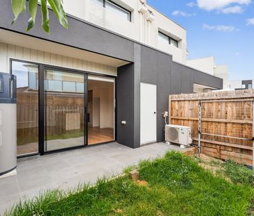 11 Currawong Street, Preston VIC 3072 - Townhouse For Rent | Domain - Photo 6