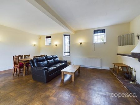 3 bedroom mews to rent - Photo 4