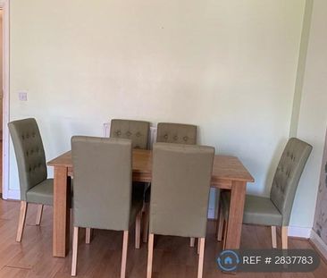 3 bedroom end of terrace house to rent - Photo 2