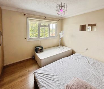 Collins Meadow, Harlow - Photo 4
