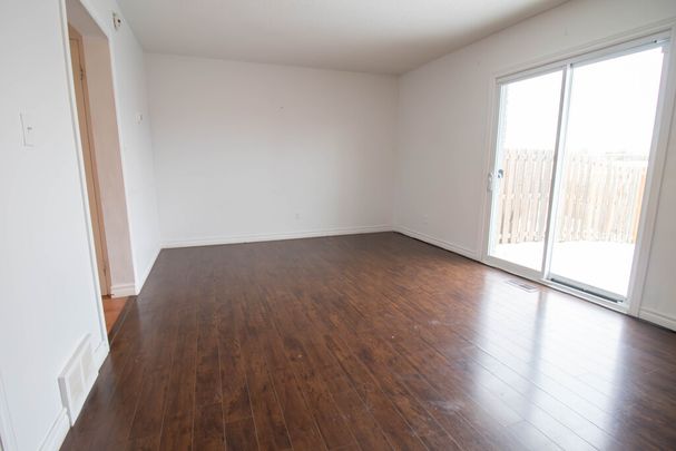 131 Rockwood Ave, St. Catharines (33) - 3 Bedroom Townhouse - Photo 1