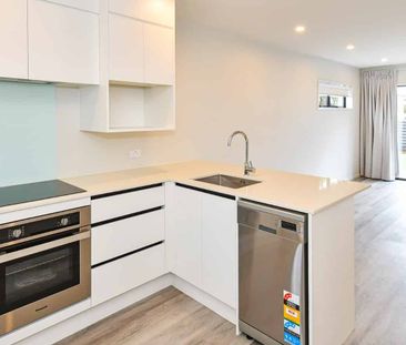 Tidy Two Bedroom Townhouse - Photo 4