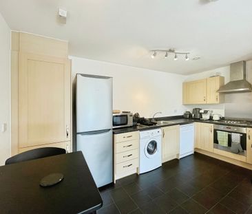 2 bedroom Apartment to let - Photo 3