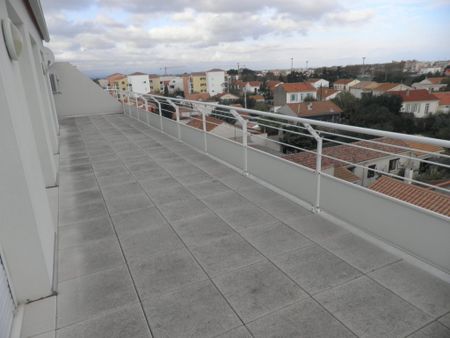 A LOUER NARBONNE TYPE 4 EN PENTHOUSE - Photo 4