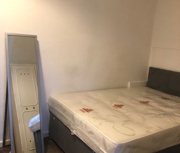 Room in a Shared House, Hessle Terrace, LS6 - Photo 1