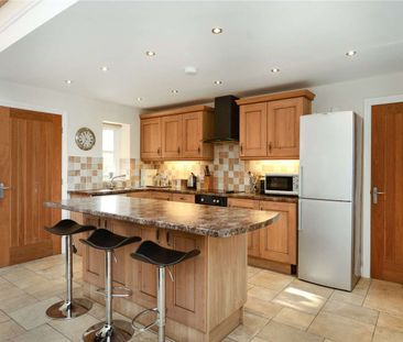 Modern, open-plan three bed / three bath barn conversion between Ta... - Photo 5