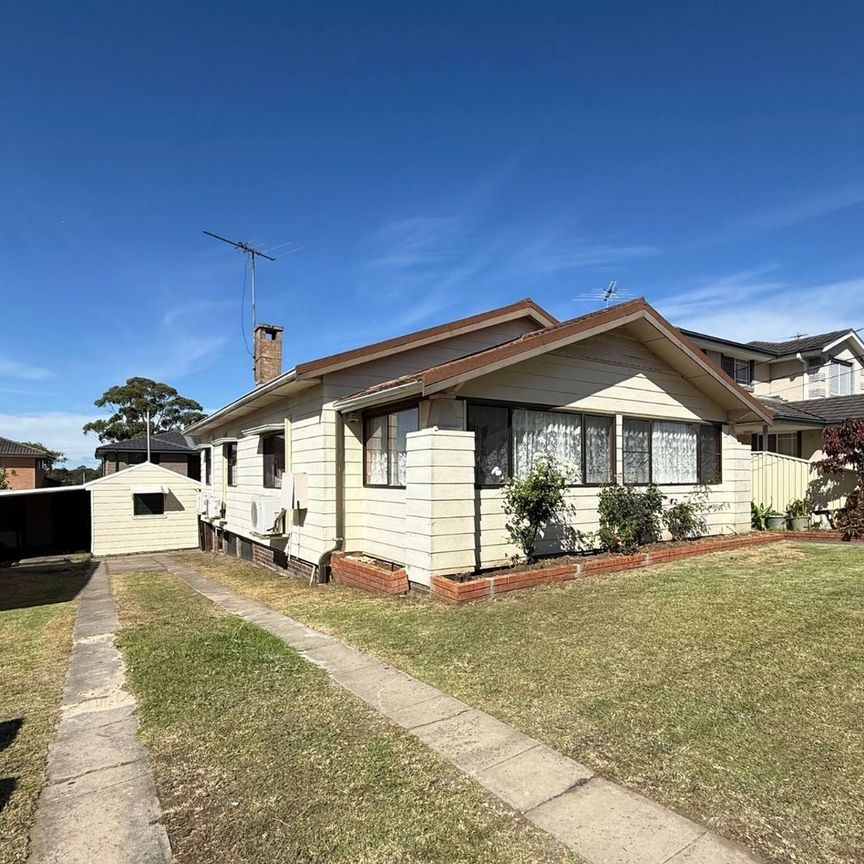 Updated 4 Bedroom Family Home, in a Prime Location! - Photo 1