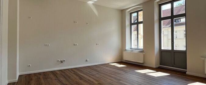 ERSTBEZUG - geräumige 2-Raum Altbauwohnung mit Balkon - Foto 1