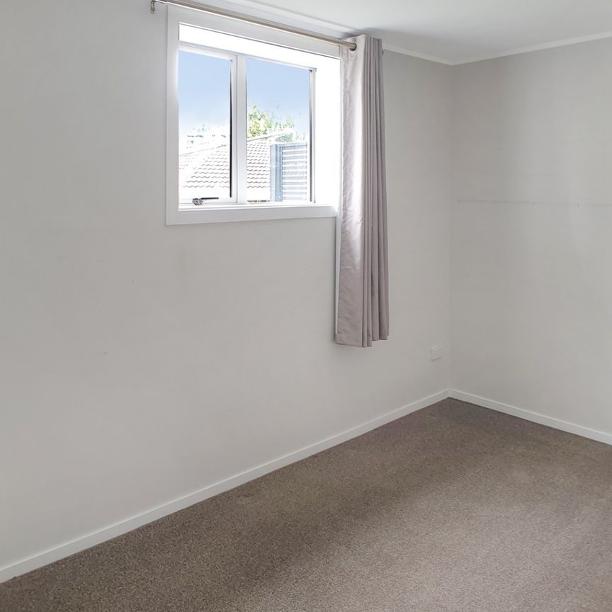 NEW LYNN - 2 Bedroom - Photo 1