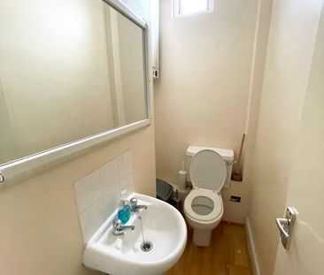 One Bedroom House to rent in London - Photo 5