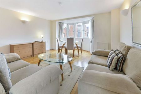 Bright 2 bedroom, 2 bathroom apartment with balcony, located in a small development in the heart of Westminster. - Photo 5