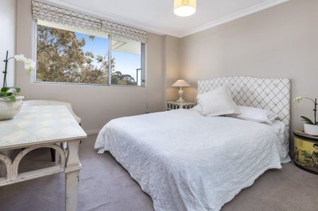 Light Filled One Bedroom Apartment in Central Location - Photo 3