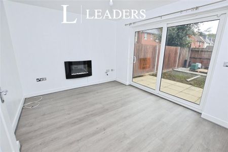 3 bedroom detached house to rent - Photo 2