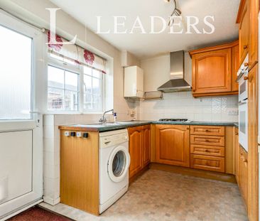 2 bedroom end of terrace to rent Delaporte Close - Photo 4