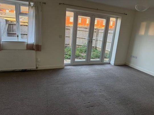 3 bedroom end of terrace house to rent - Photo 1