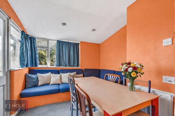 4 bedroom end of terrace house to rent - Photo 1