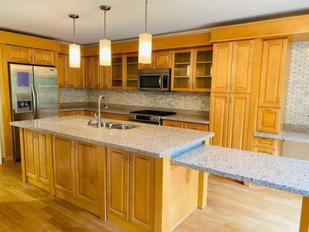 For Lease - 168 Timpson (Main) Drive Unit# Main & 2nd, Aurora, Ontario - Photo 2