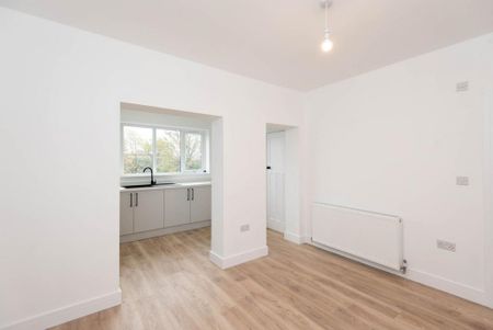 3 bedroom semi-detached house to rent - Photo 2