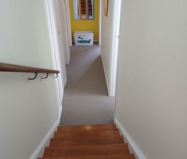 Sunny 3-Bedroom Home with Lovely Gardens - Photo 3