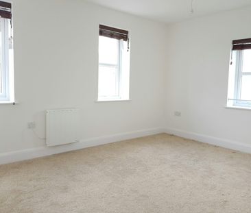 Semi-detached house to rent on - Photo 2