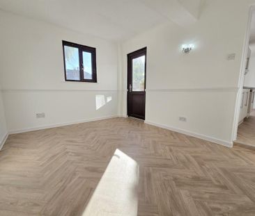 4 bedroom terraced house to rent - Photo 3