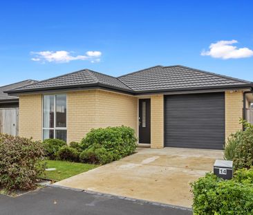 Near New Build Three Bedroom Family Home - Photo 2