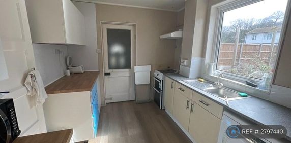 2 bedroom semi-detached house to rent - Photo 2