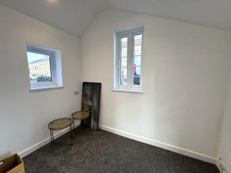 2 bedroom end of terrace house to rent - Photo 2