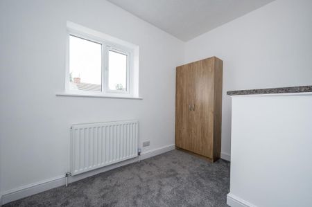 3 bedroom semi-detached house to rent - Photo 4