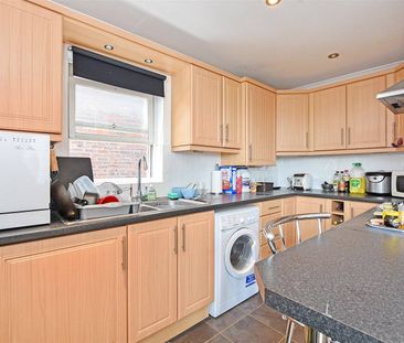 Barge House Road, E16 - Photo 3