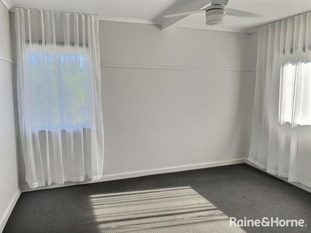 CHARMING RENOVATED COTTAGE IN CENTRAL LOCATION - Photo 4