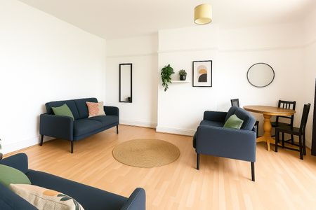 6 Bed Detached House, Pine Grove, BS7 - Photo 3