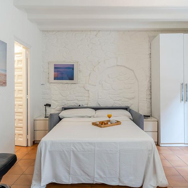 Basic apartment in the Barceloneta area - Photo 1