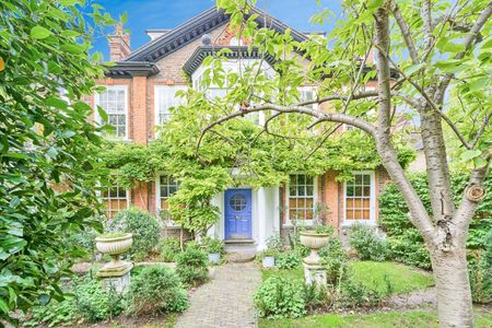2 Bed Flat, Chartfield Avenue, SW15 - Photo 2