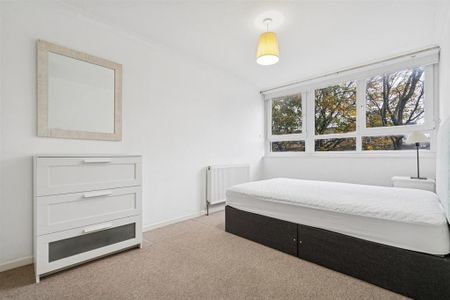 3 bedroom flat to rent - Photo 3