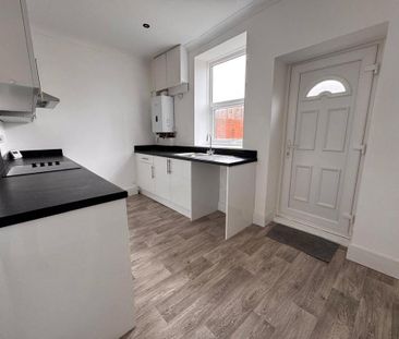 2 bedroom semi-detached house to rent - Photo 6