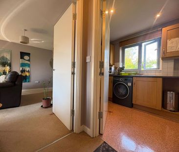 1 bedroom in a flat share to rent - Photo 4